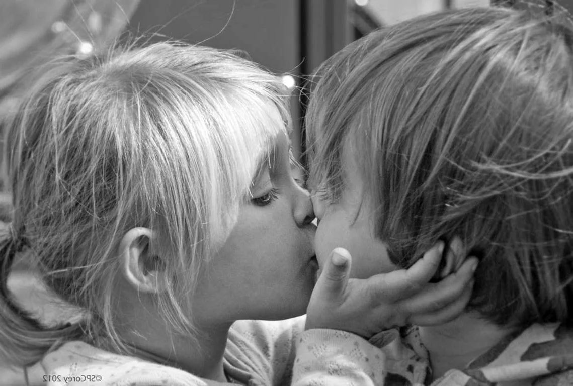 Страстный детский поцелуй