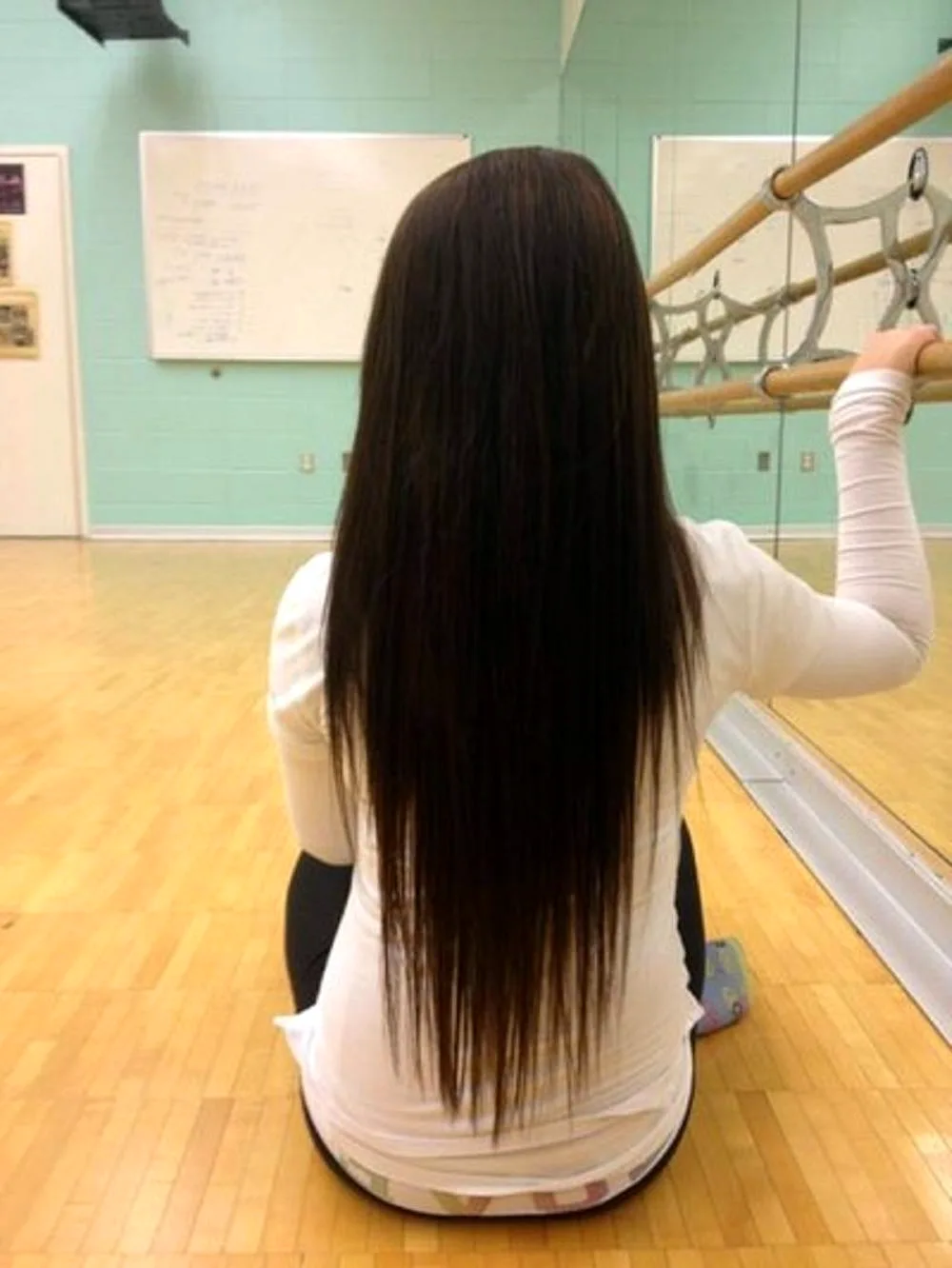 Стрижка на длинные волосы со спины