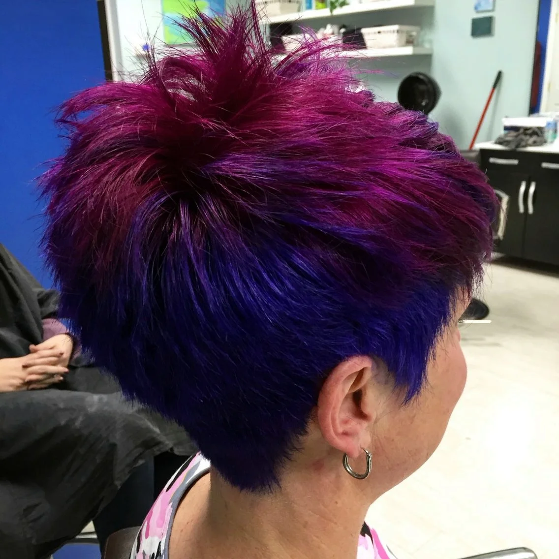 Стрижки с фиолетовыми волосами