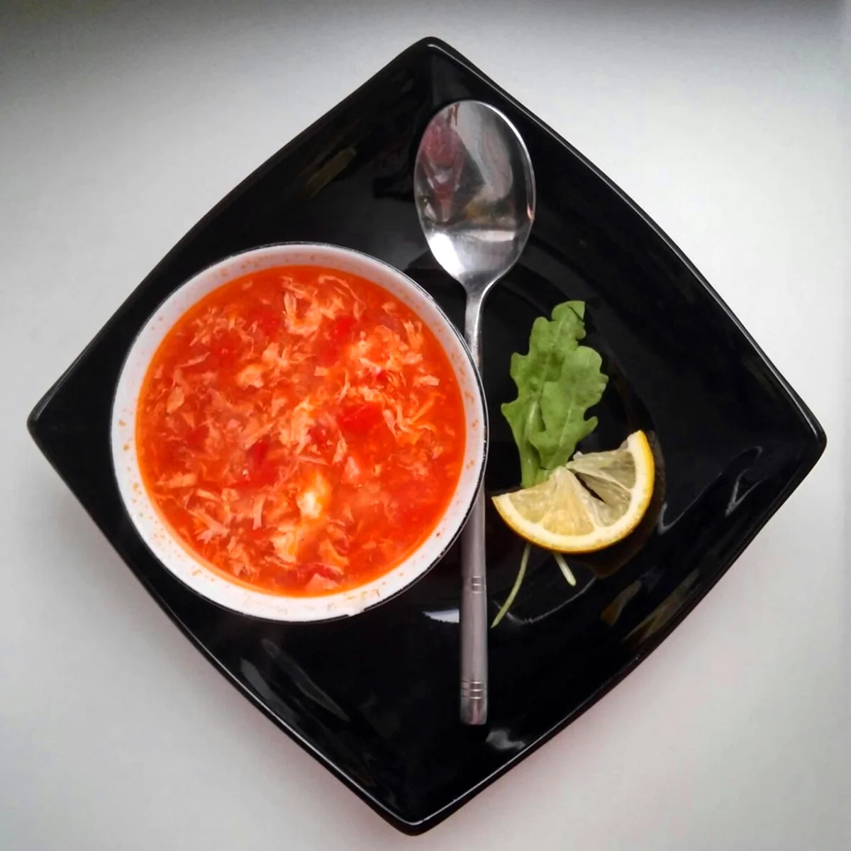 Суп из морепродуктов с томатами
