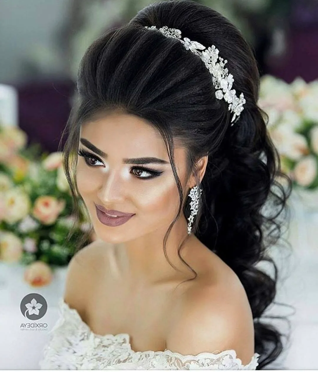 Свадебная прическа для невесты на черные волосы