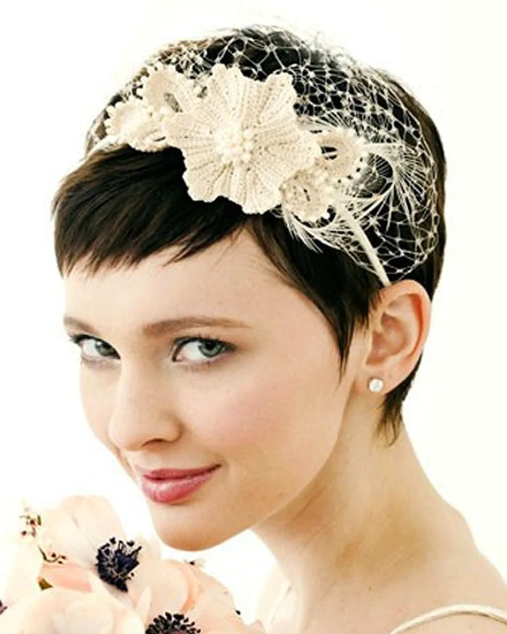 Свадебное украшение на голову с короткой стрижкой