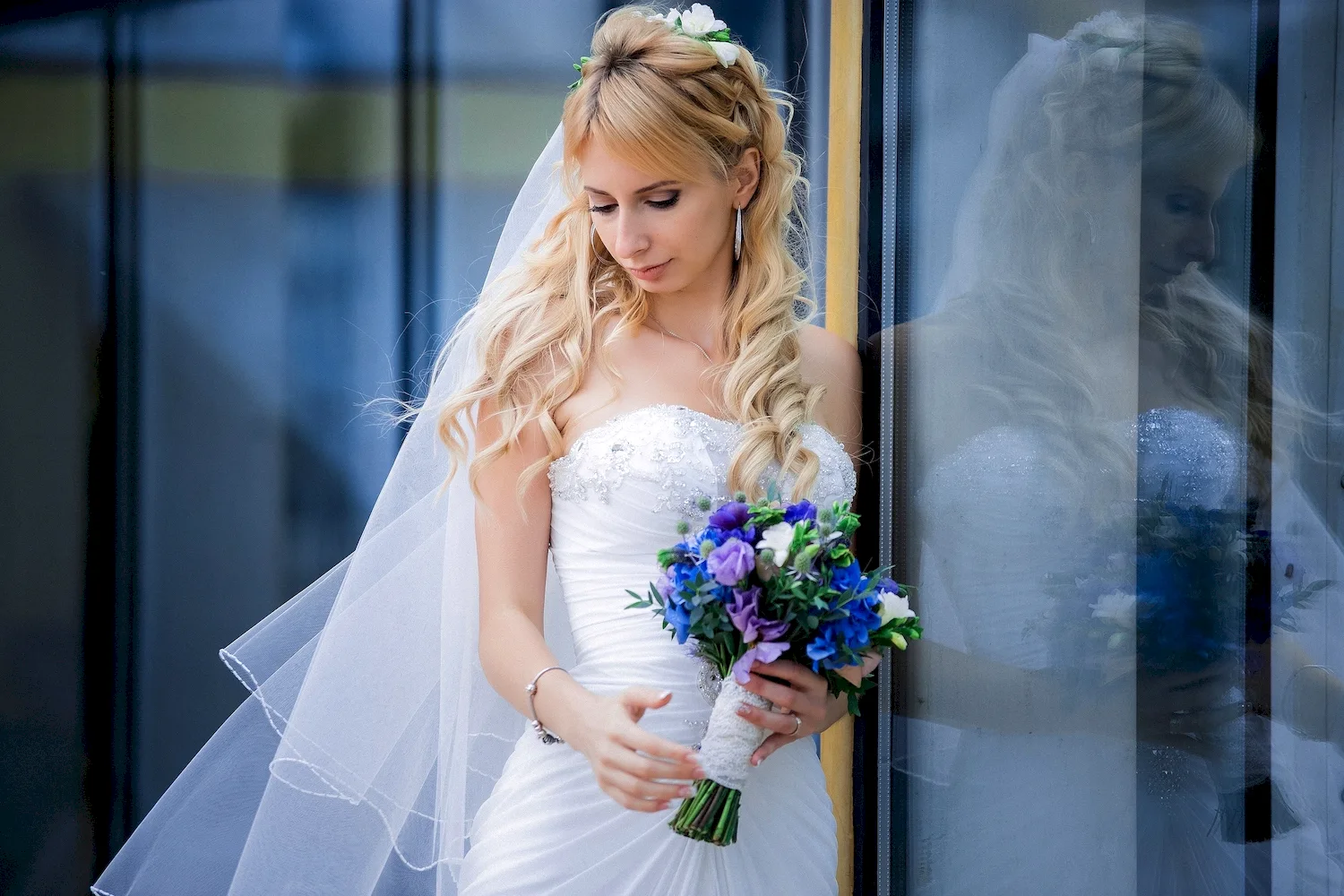 Свадебные прически под фату на длинные волосы
