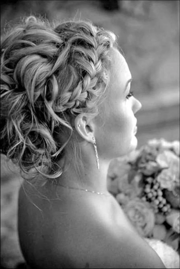 Свадебные прически с косами на средние волосы