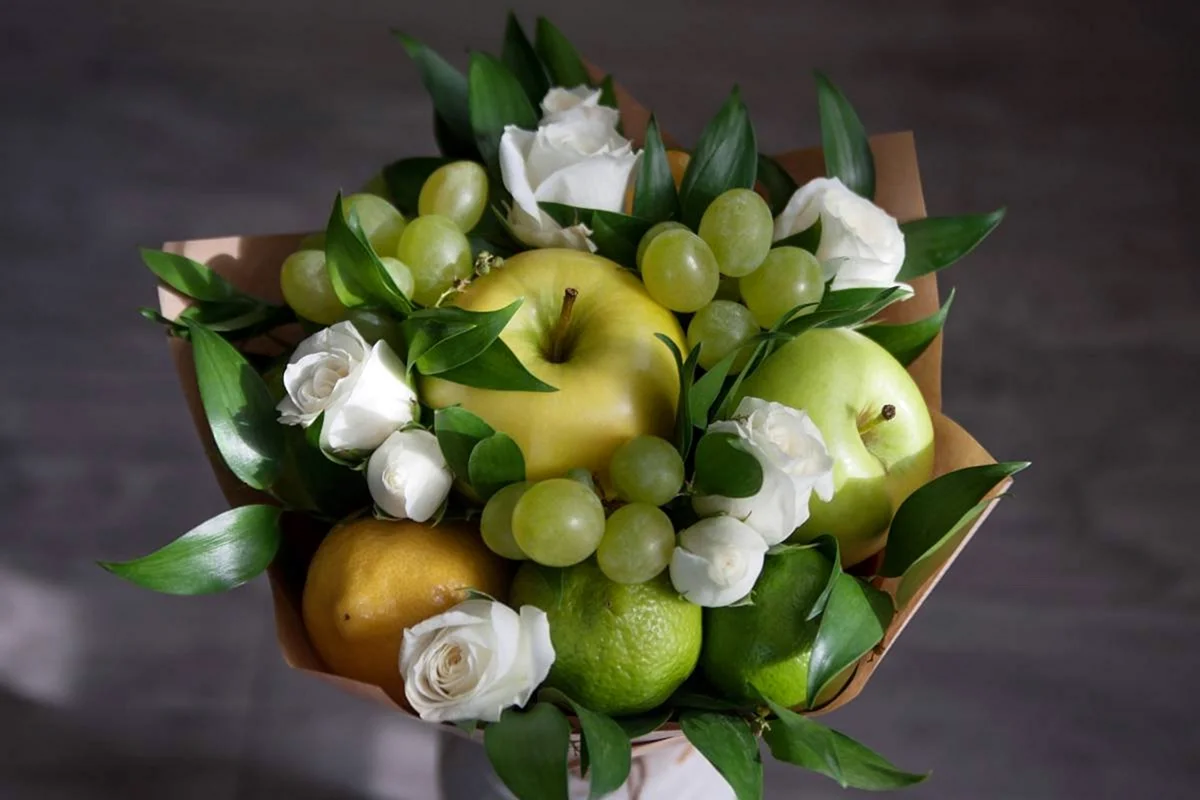 Свадебный букет из фруктов