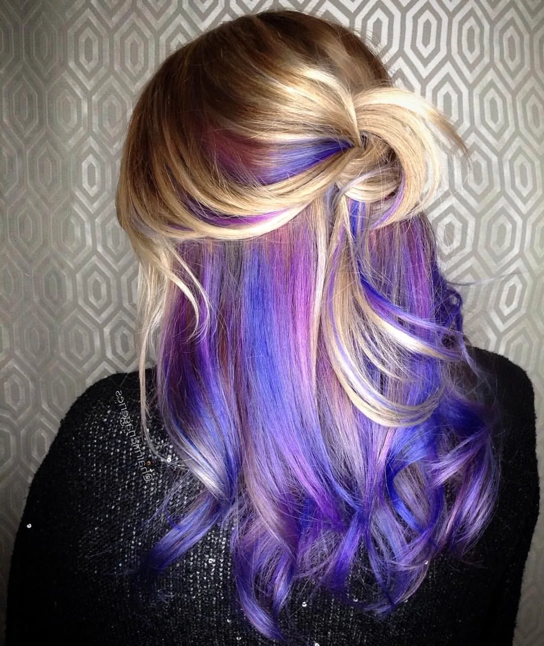 Светящиеся фиолетовые волосы