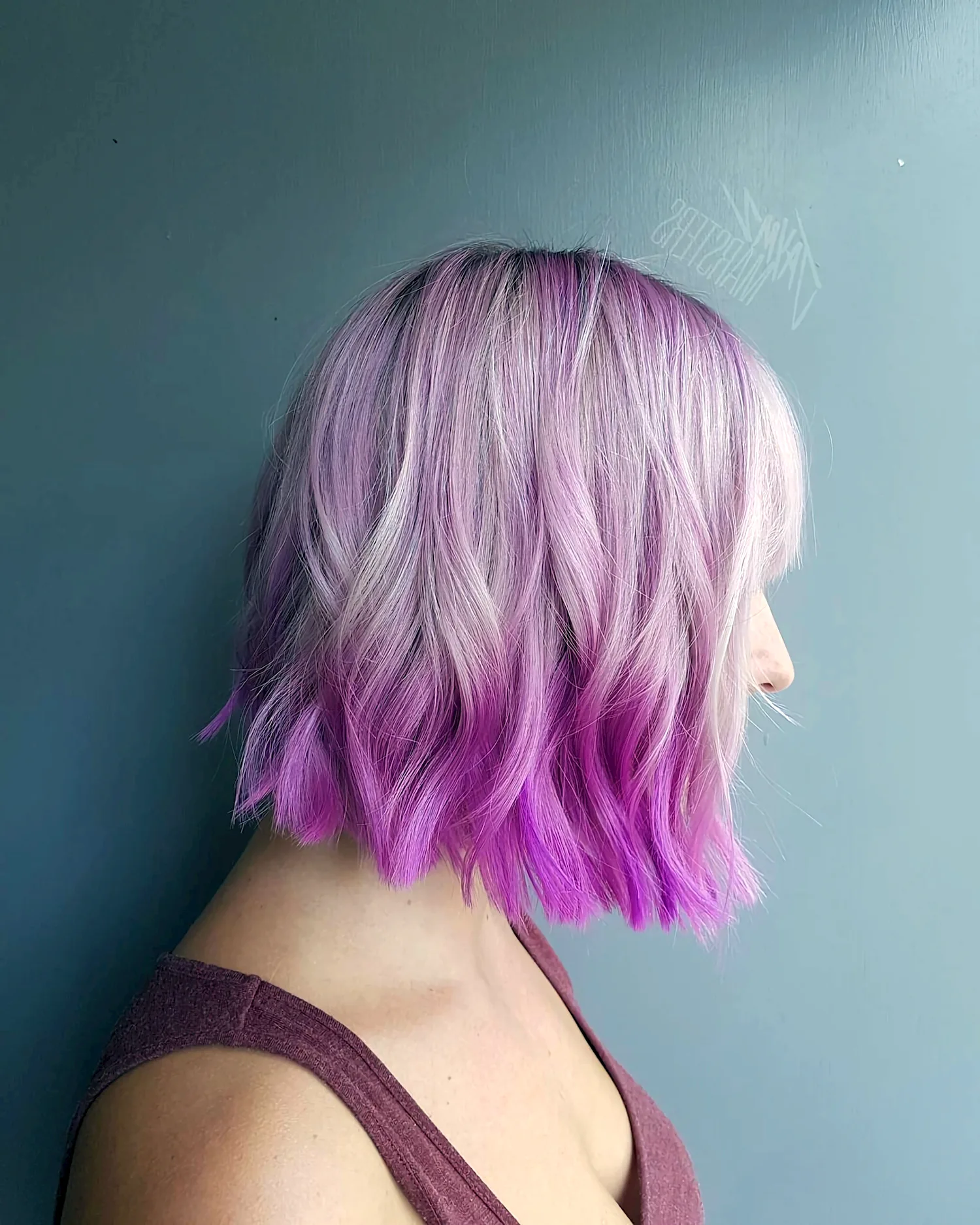 Светло фиолетовые волосы короткие