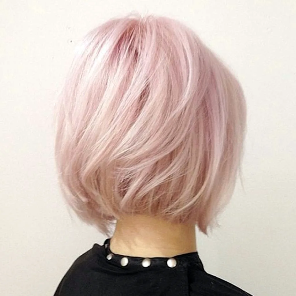 Светло розовые волосы каре