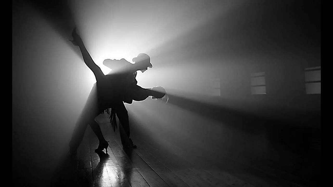 Танец в темноте