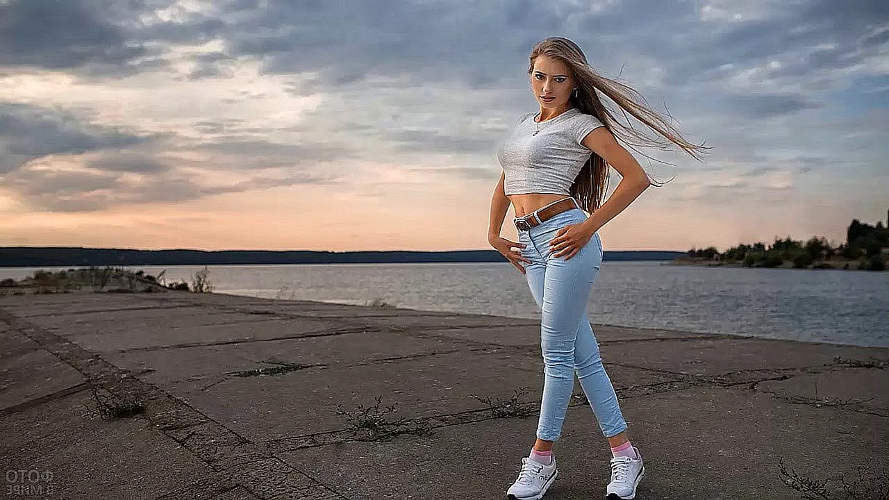Татьяна Бабенкова в джинсах