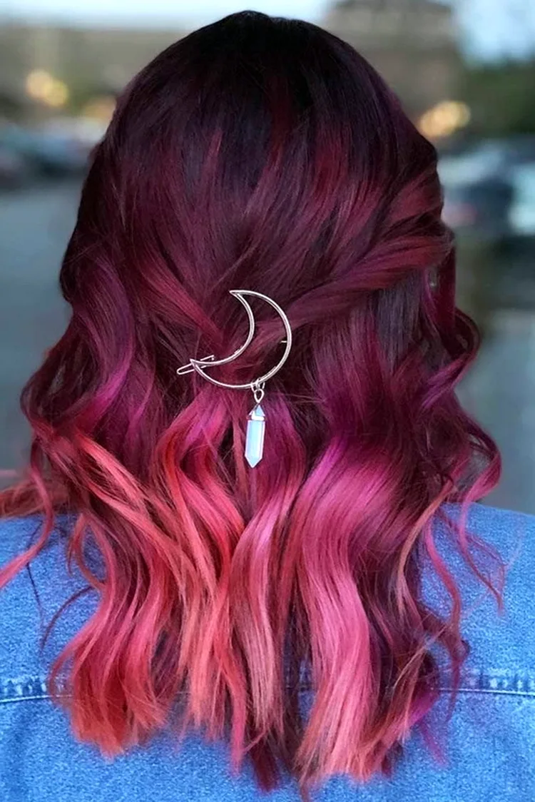 Темно розовые волосы