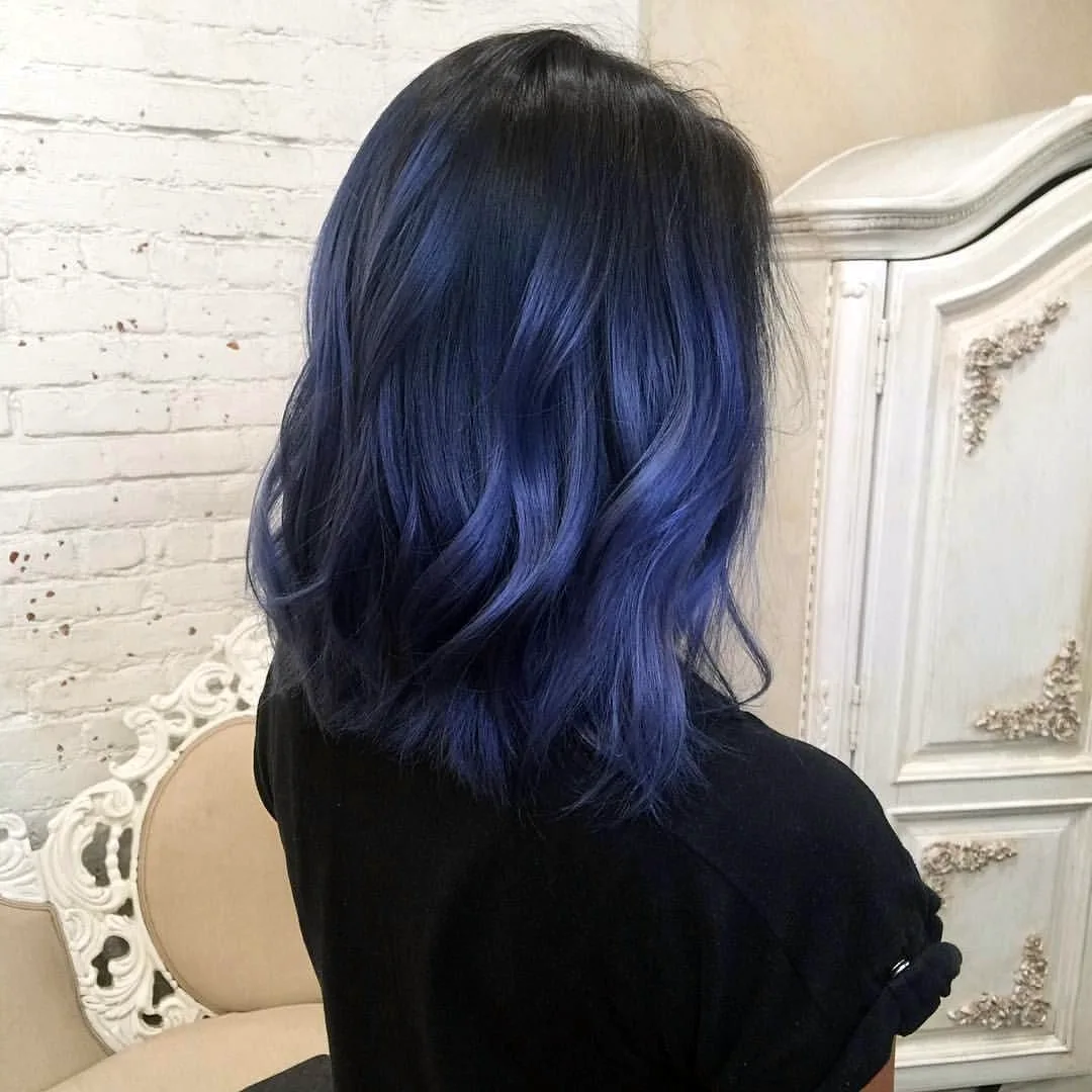 Темно синие волосы