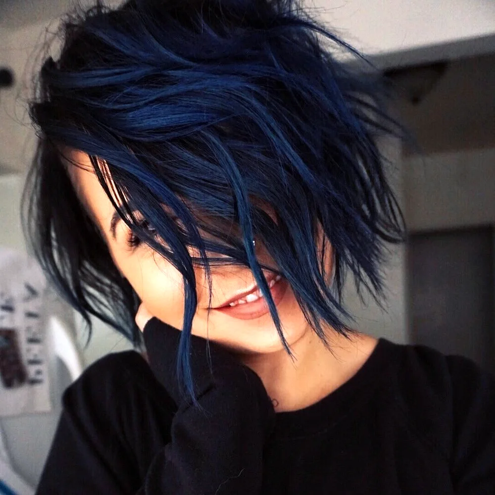 Темно синие волосы