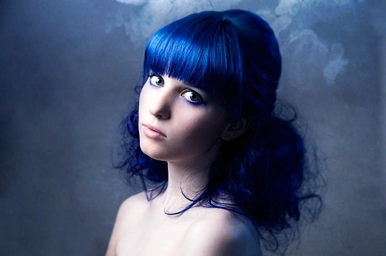 Тёмно синие волосы у девушек