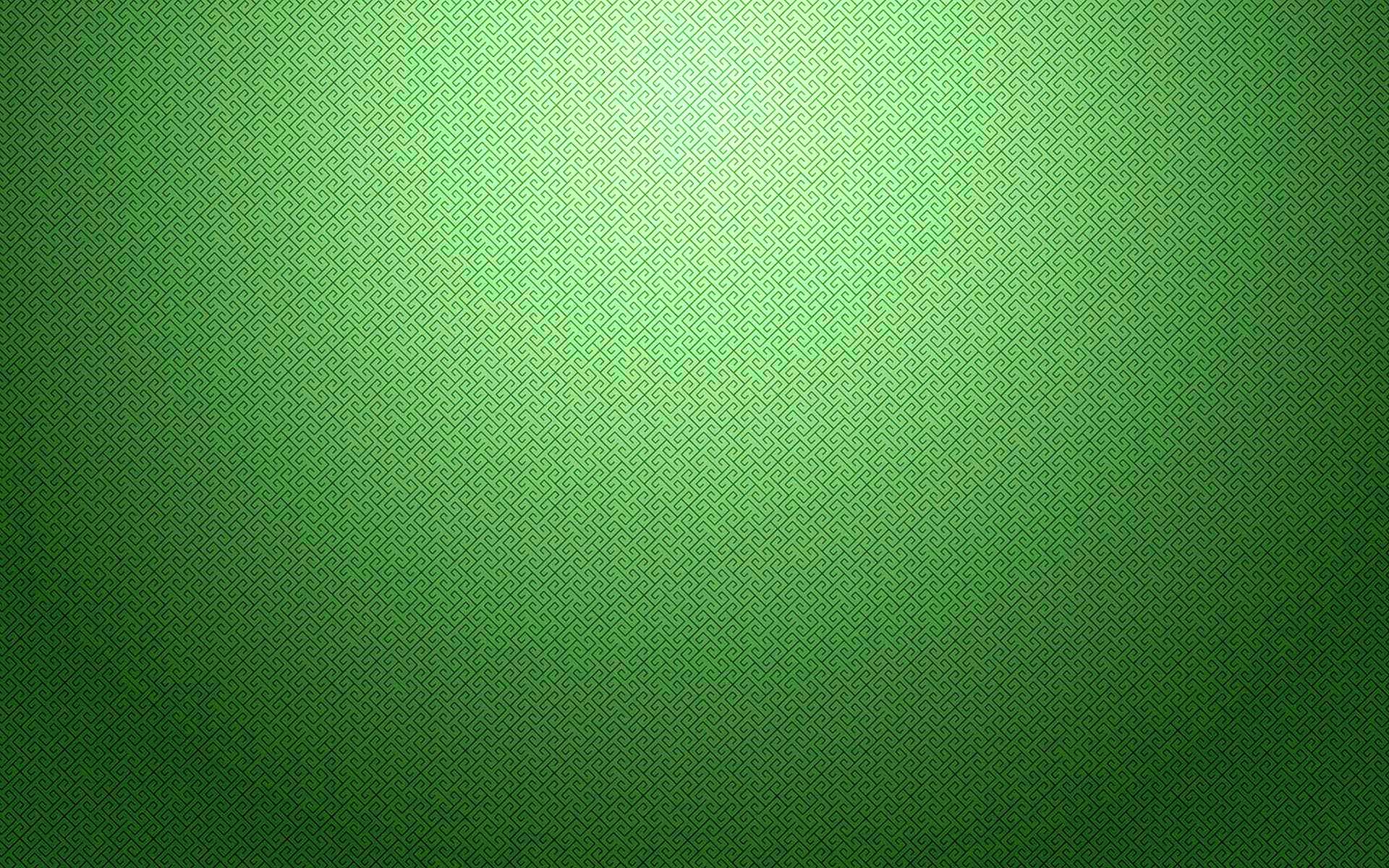 Темно зеленый