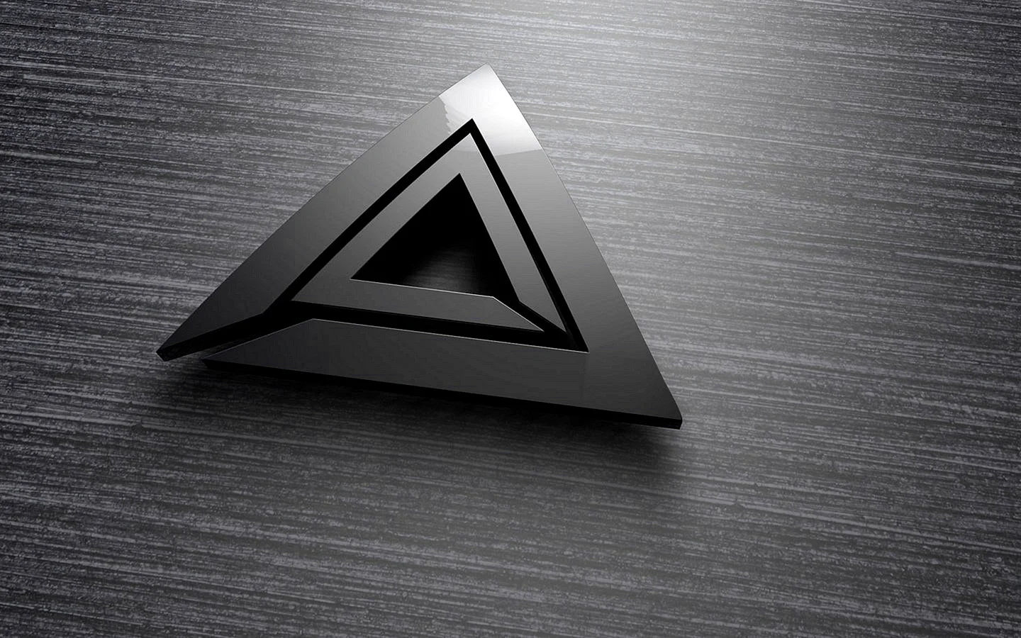 Треугольная эмблема