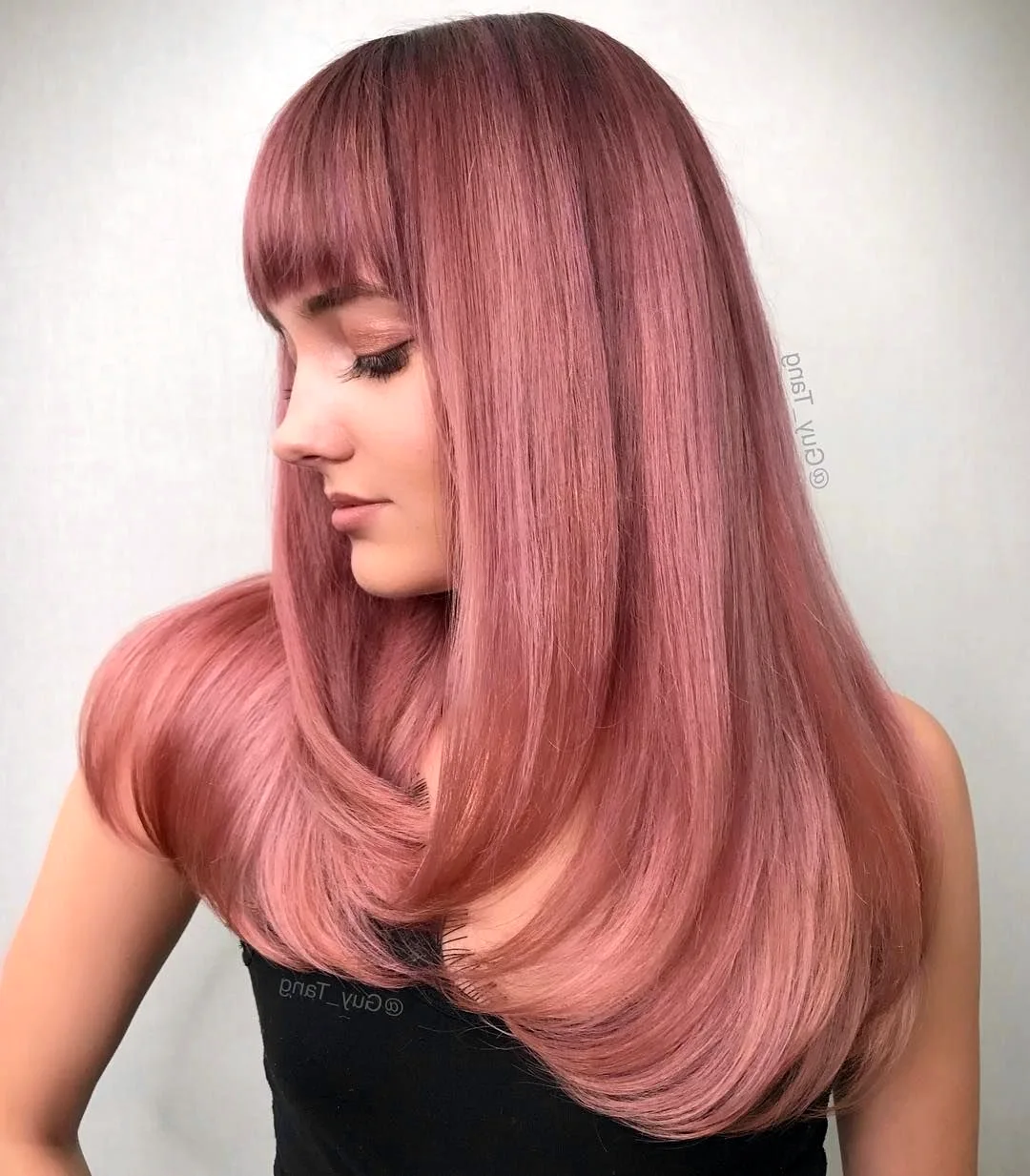 Цвет волос с розовым отливом