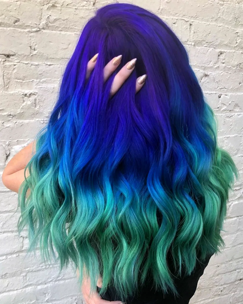 Цветное окрашивание волос синий