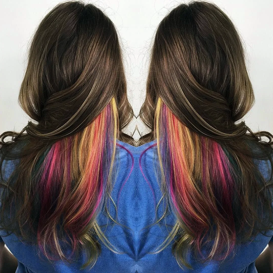 Цветные блики на волосах