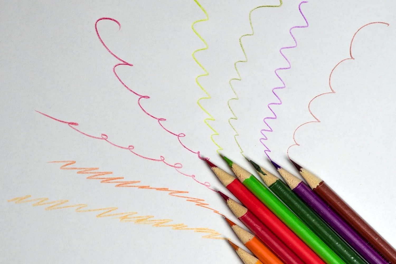 Цветные линии карандашом
