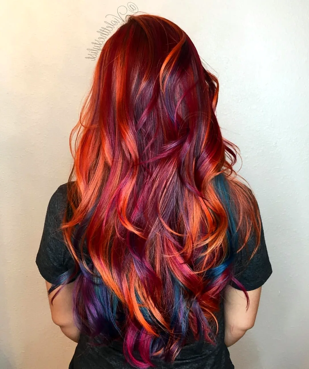 Цветные пряди на рыжих волосах