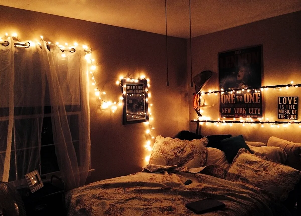 Уютная комната с подсветкой