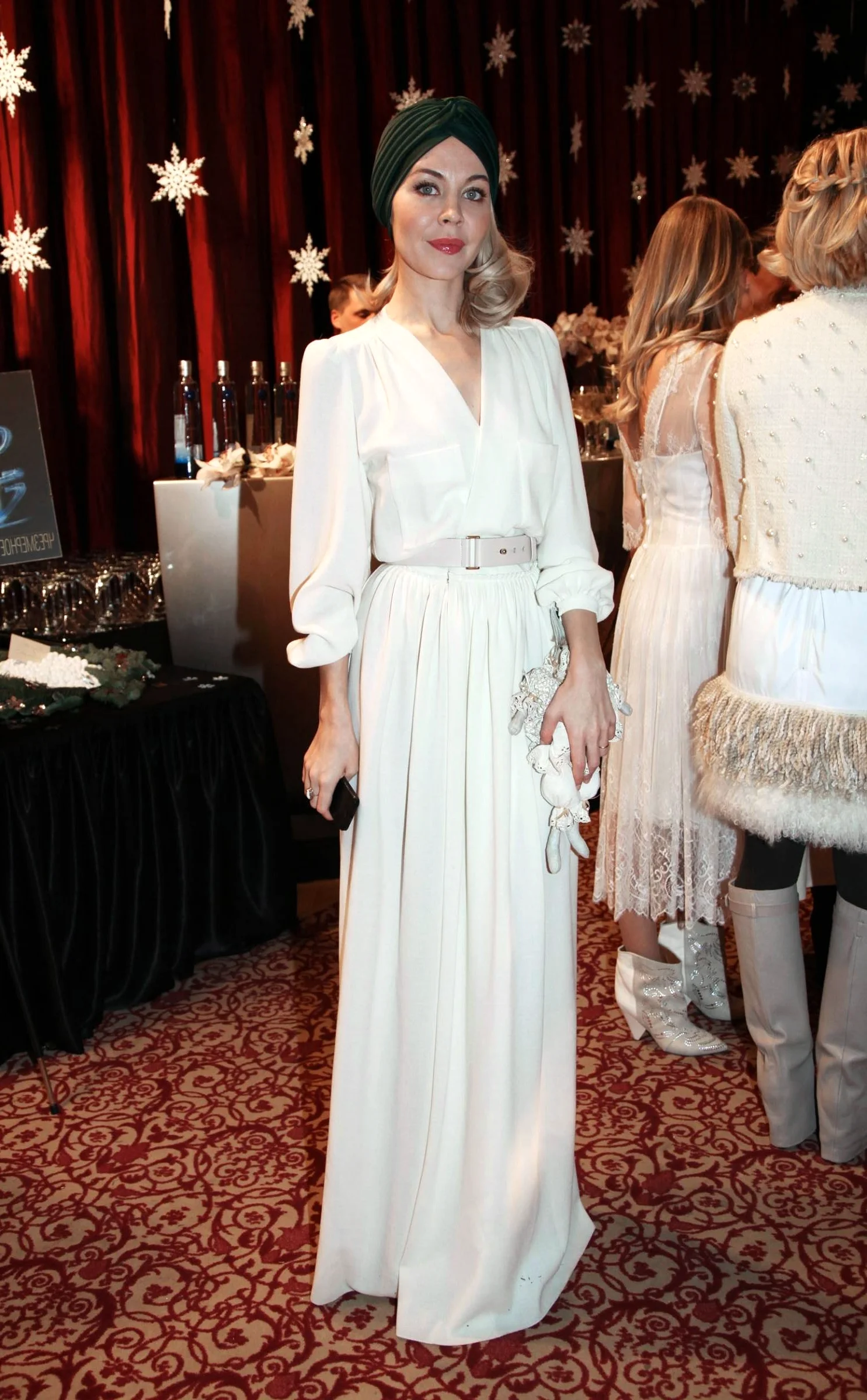 Ульяна Сергиенко белое платье