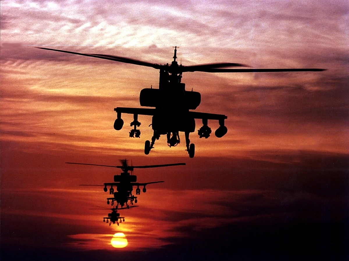 Вертолет на закате