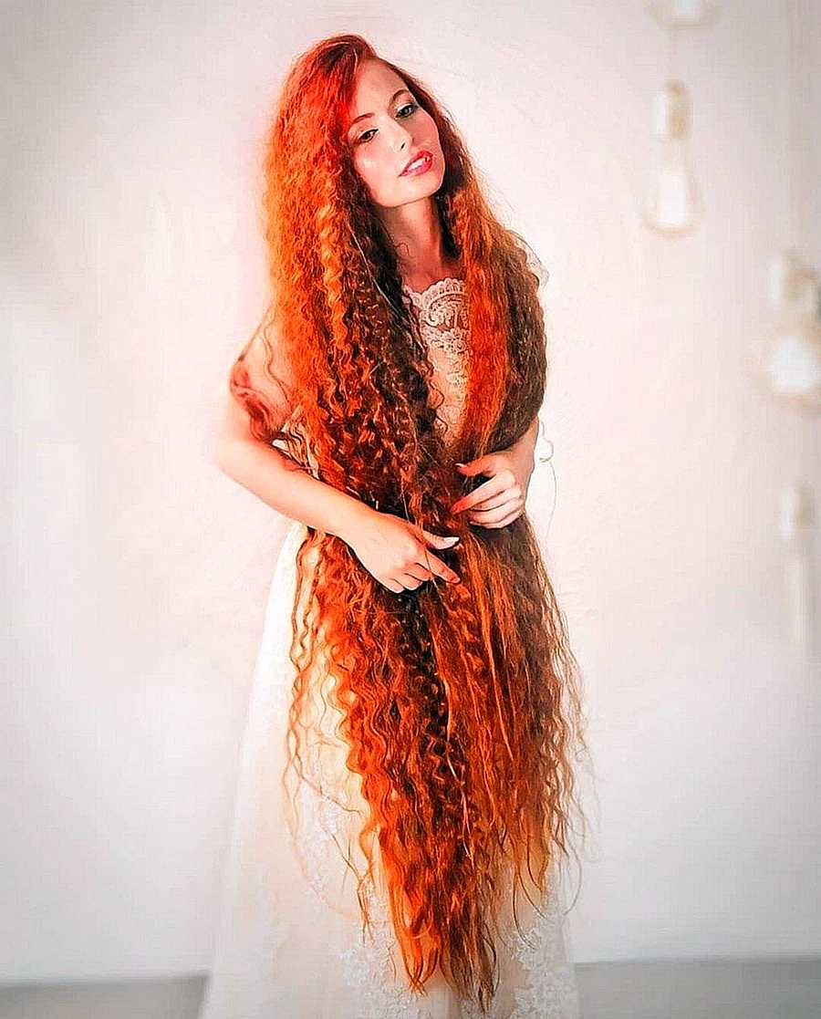 Вика Ясиновская с длинными волосами