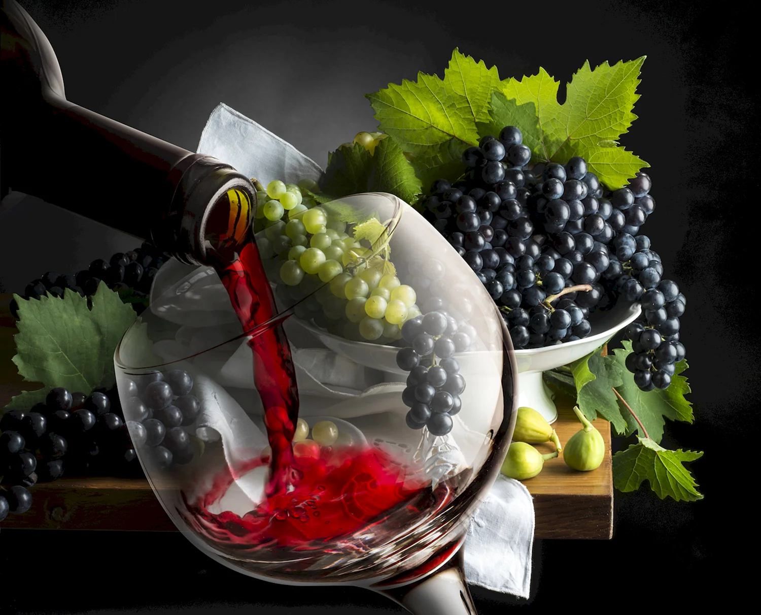 Виноград в бокале