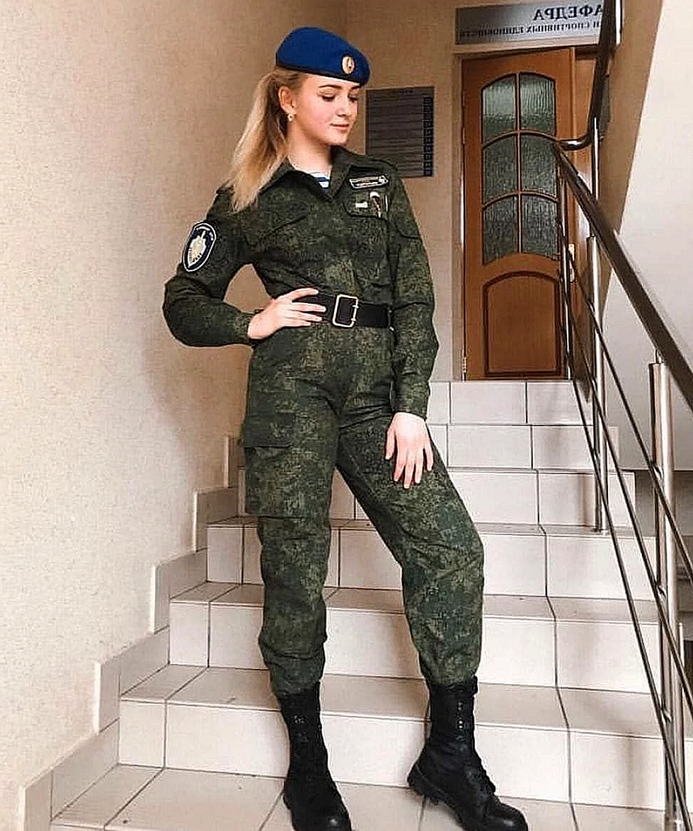 Военная женская форма