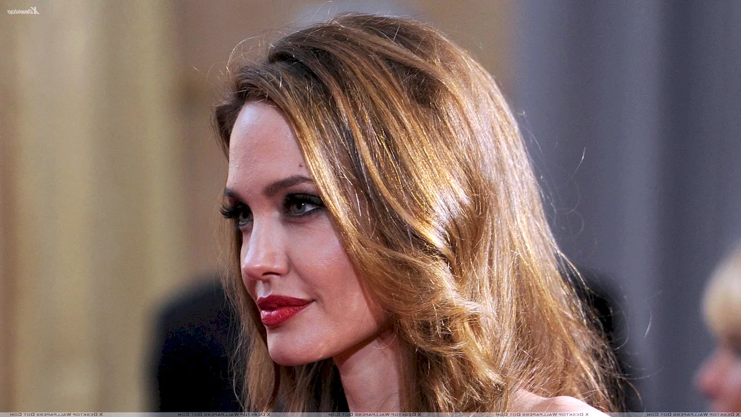 Волосы Анджелины Джоли 2020