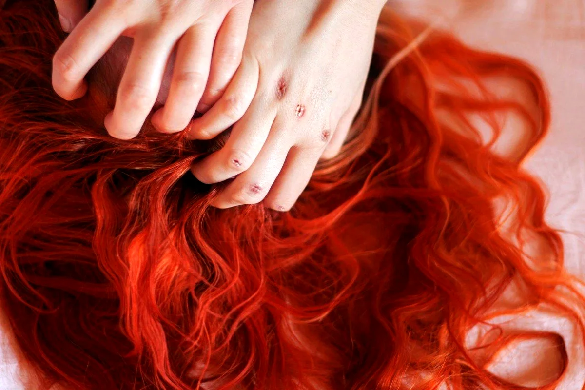 Волосы рыжие кудри Лили Эванс