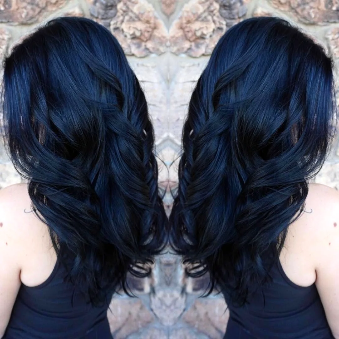 Волосы с синим отливом