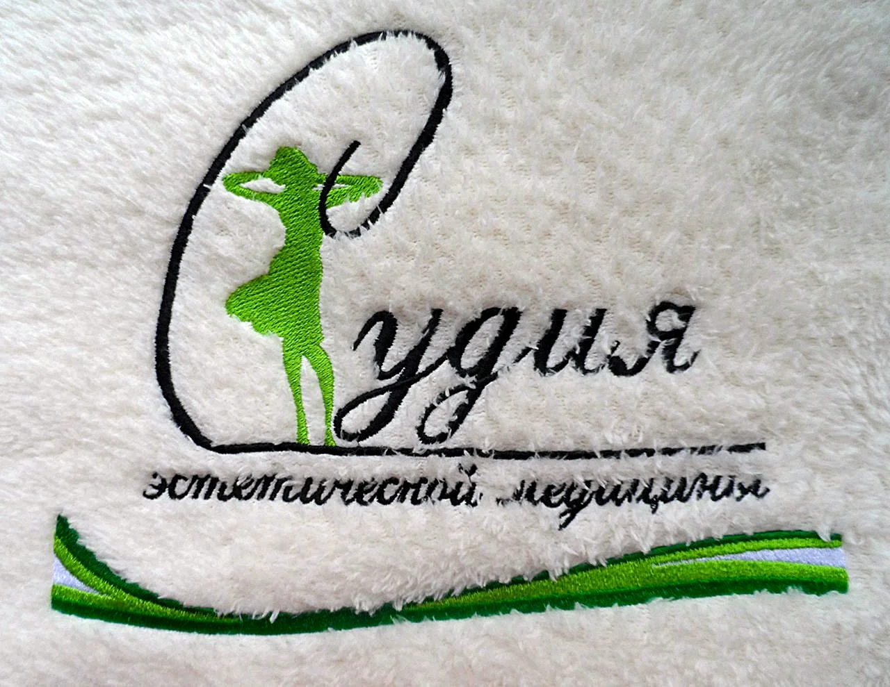 Вышивка логотипа на полотенце