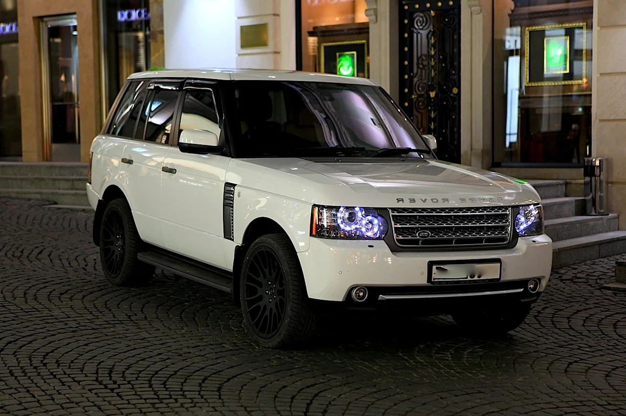 White range Rover 2010