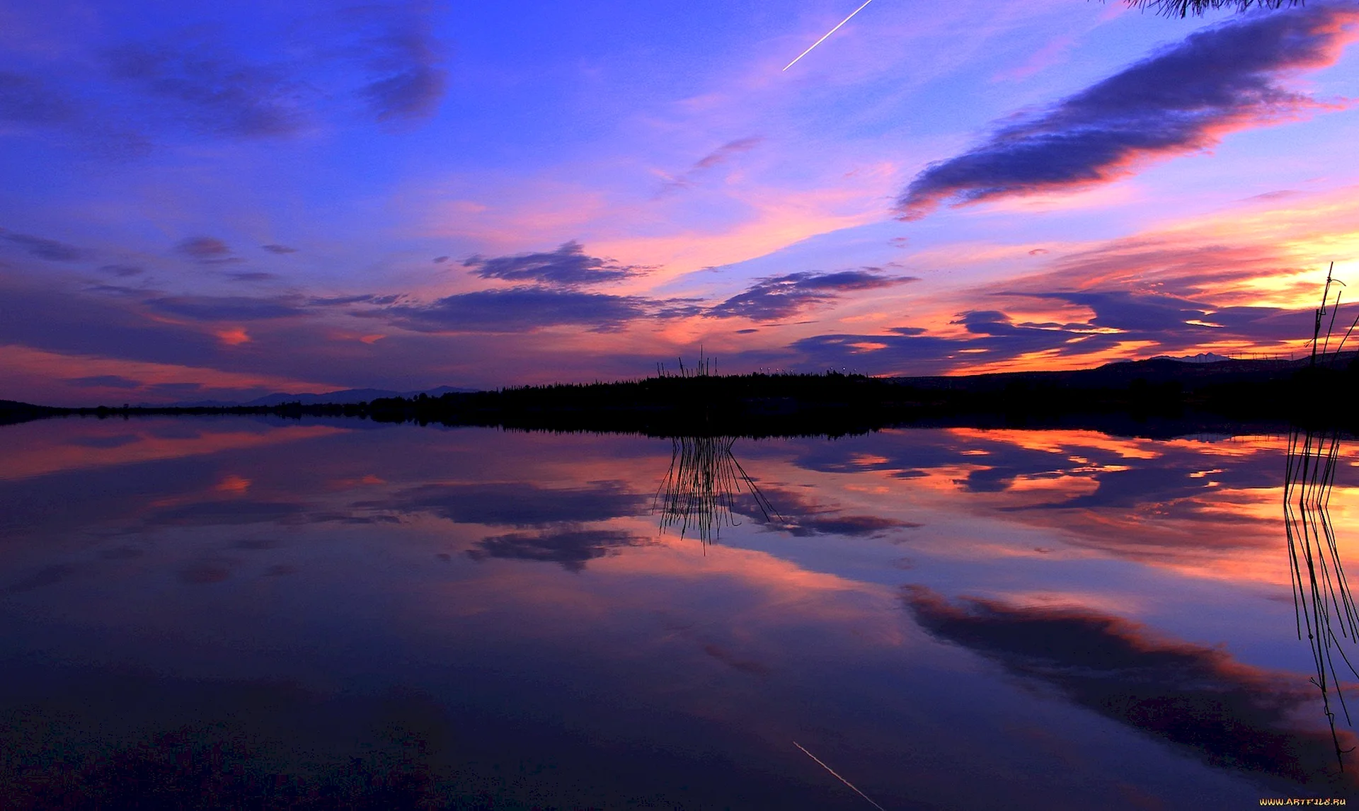 Закат над озером
