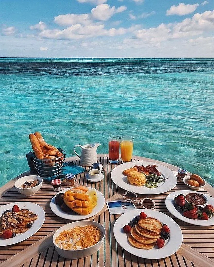 Завтрак на берегу