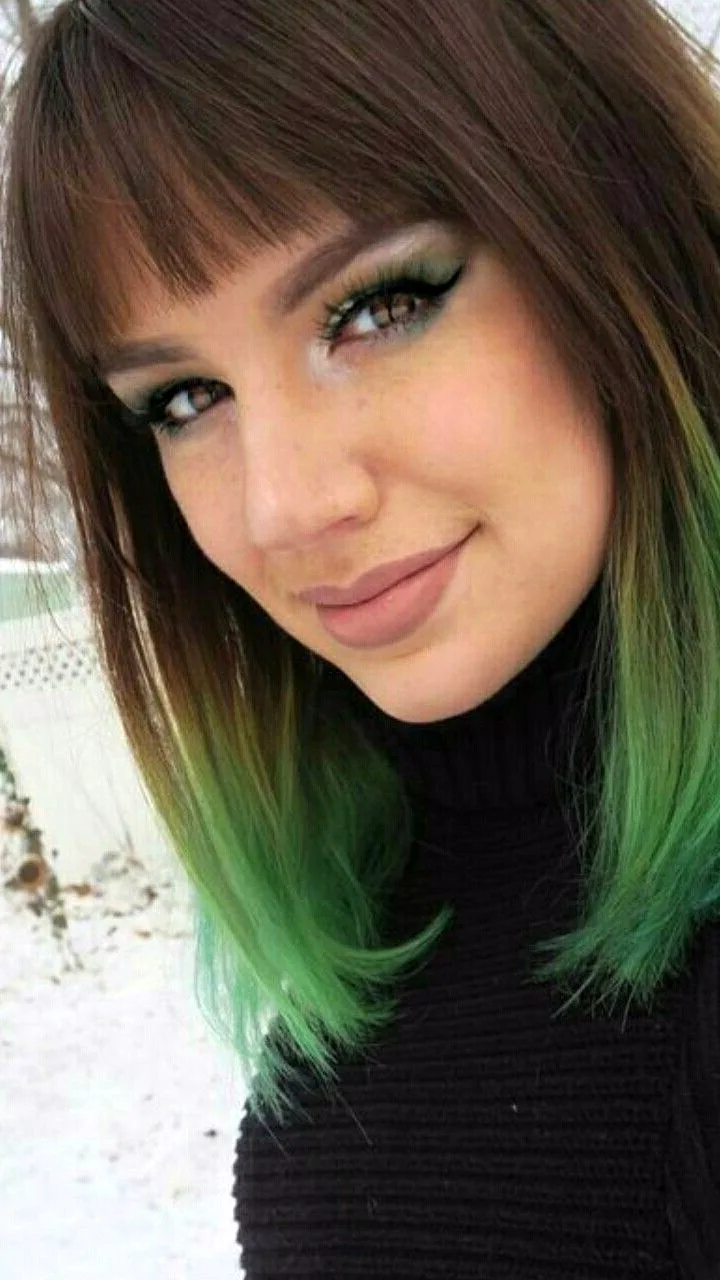 Зеленые кончики волос