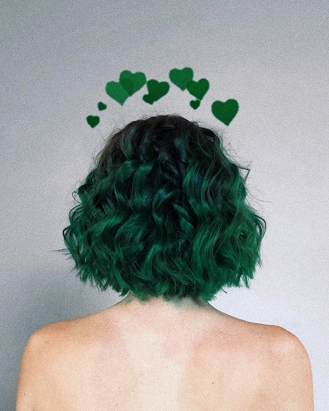 Зеленые кучерявые волосы