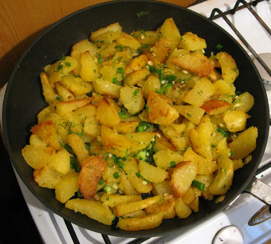 Жареная картошка на сковороде