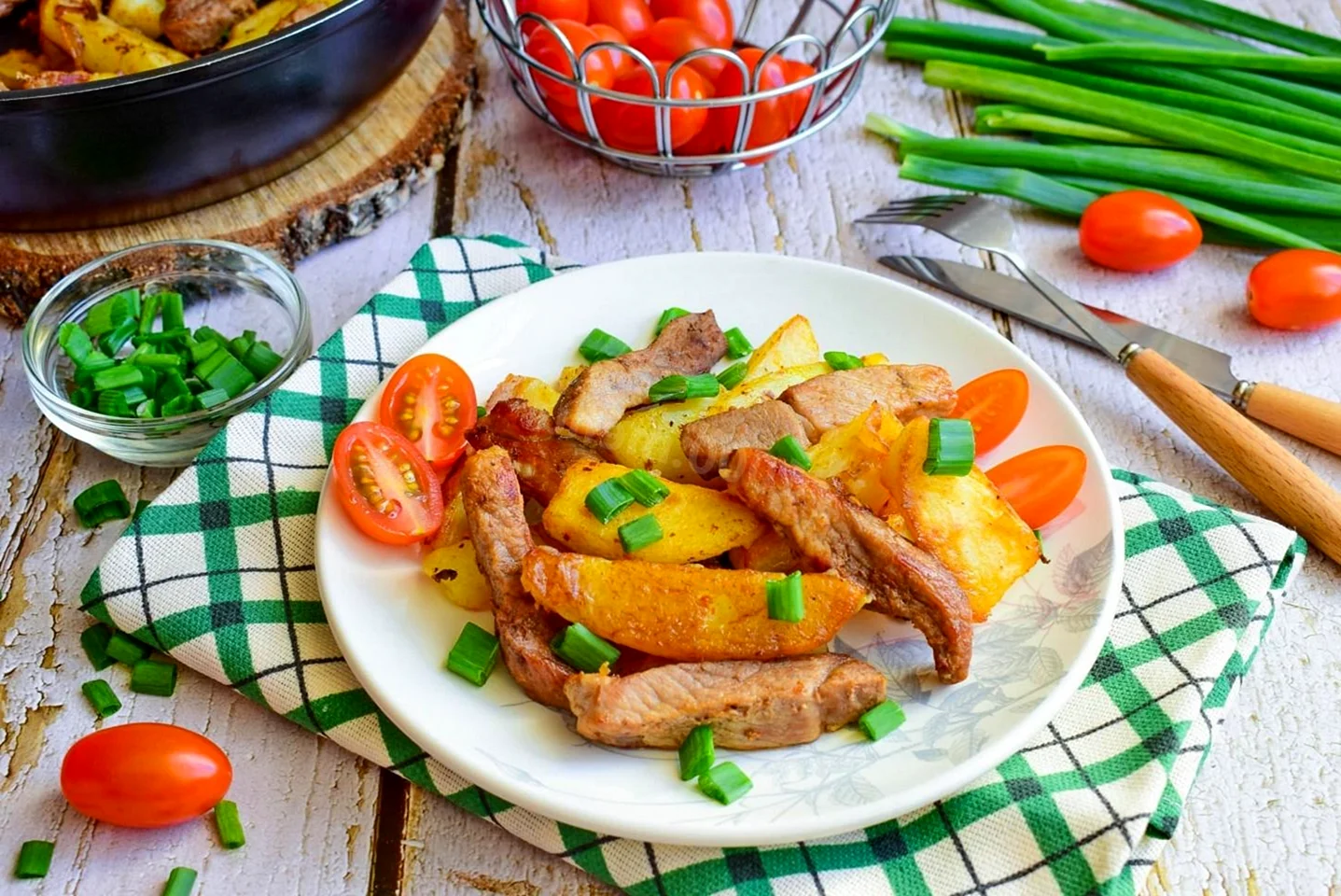 Жареная картошка с луком с мясом Ташкент