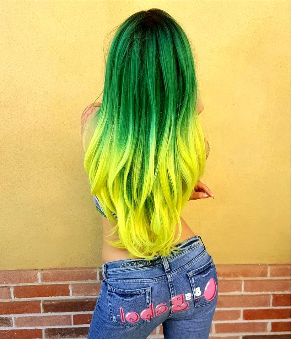 Желто-зеленый цвет волос