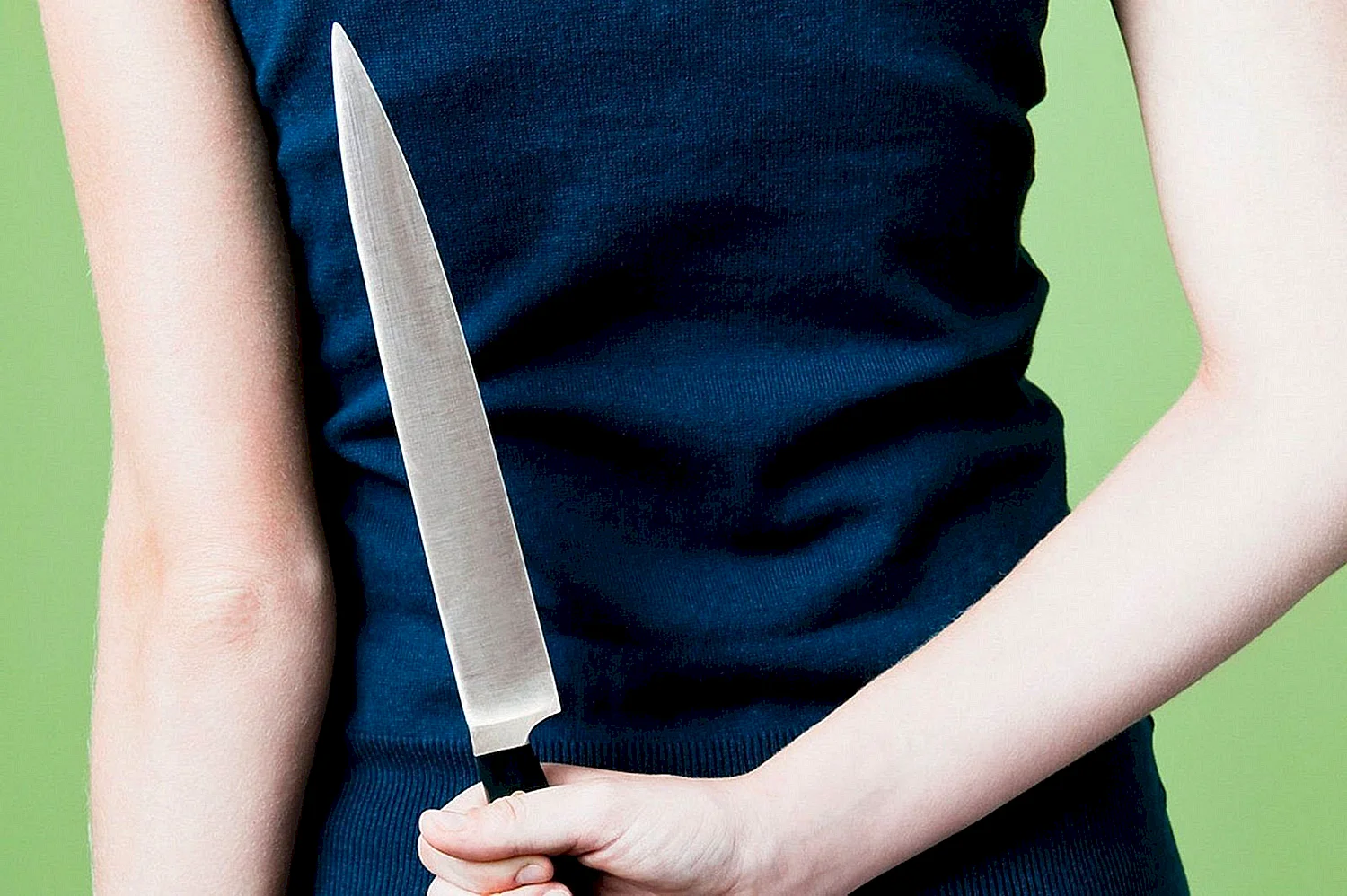Женщина напала с ножом