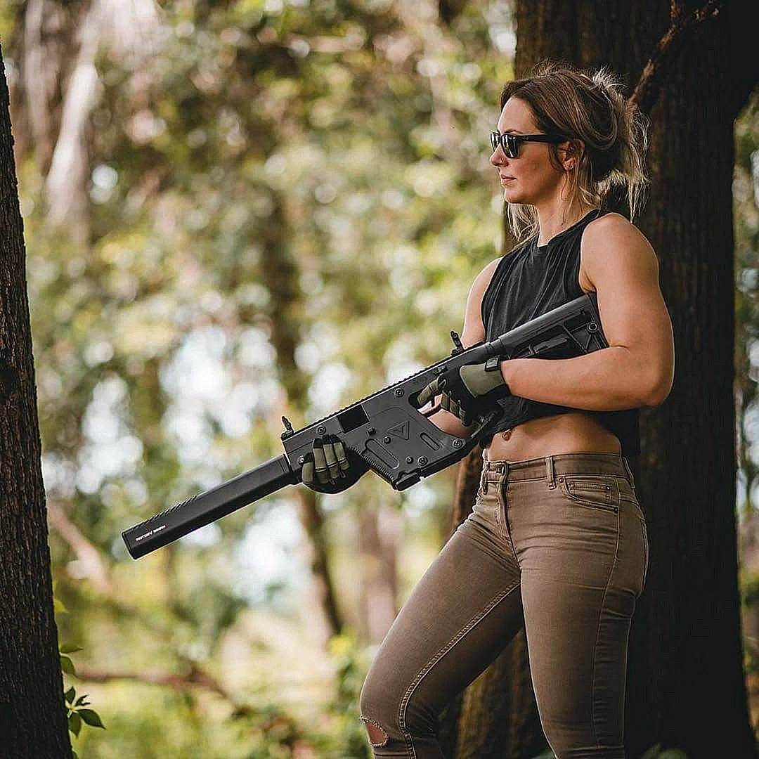 Женщина с оружием