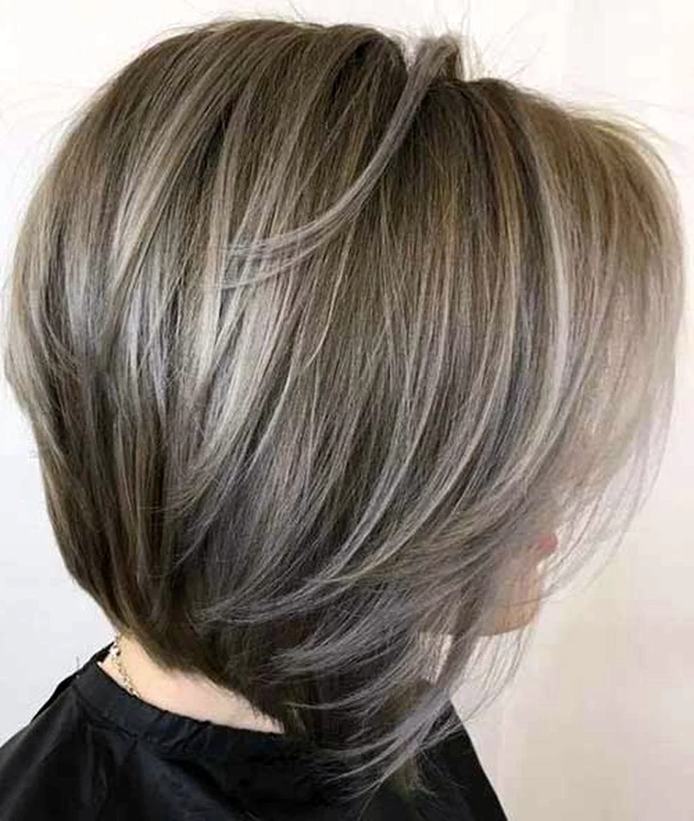 Женские причёски 2021 на средние волосы вид сбоку