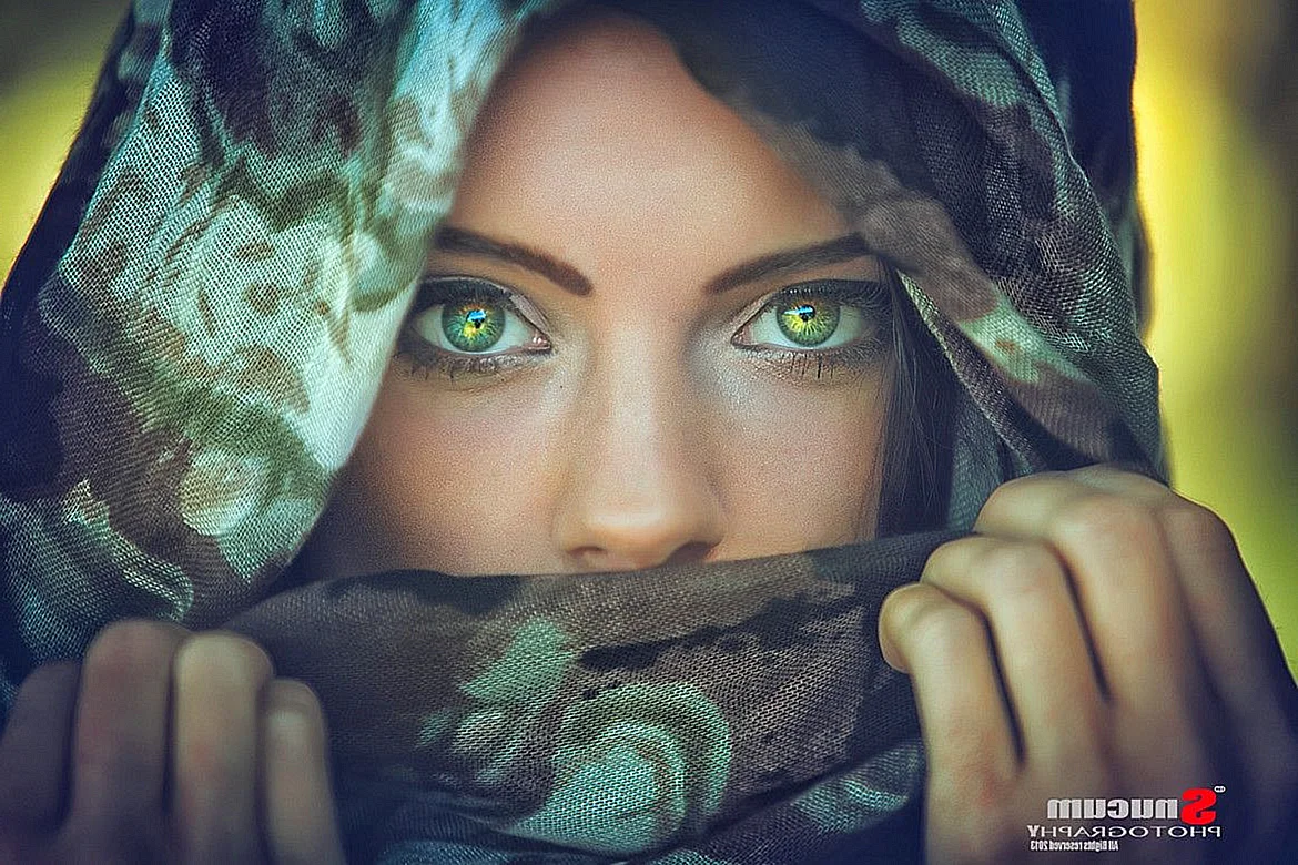 Женские зеленые глаза