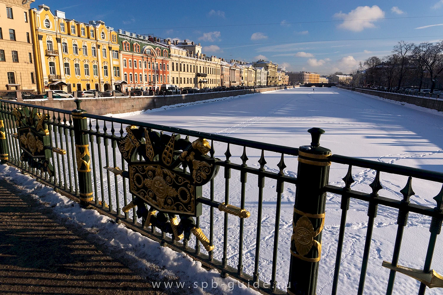 Зимний мост в Санкт-Петербурге