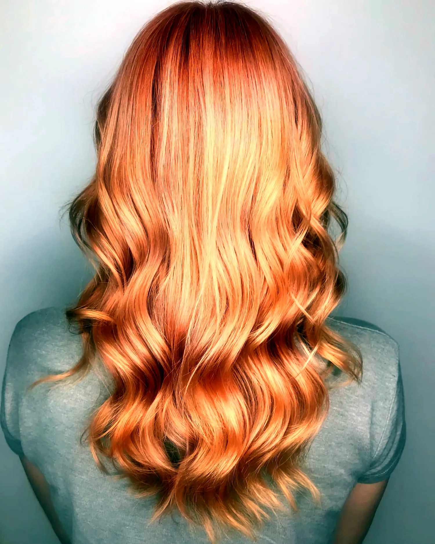 Золотисто персиковый цвет волос