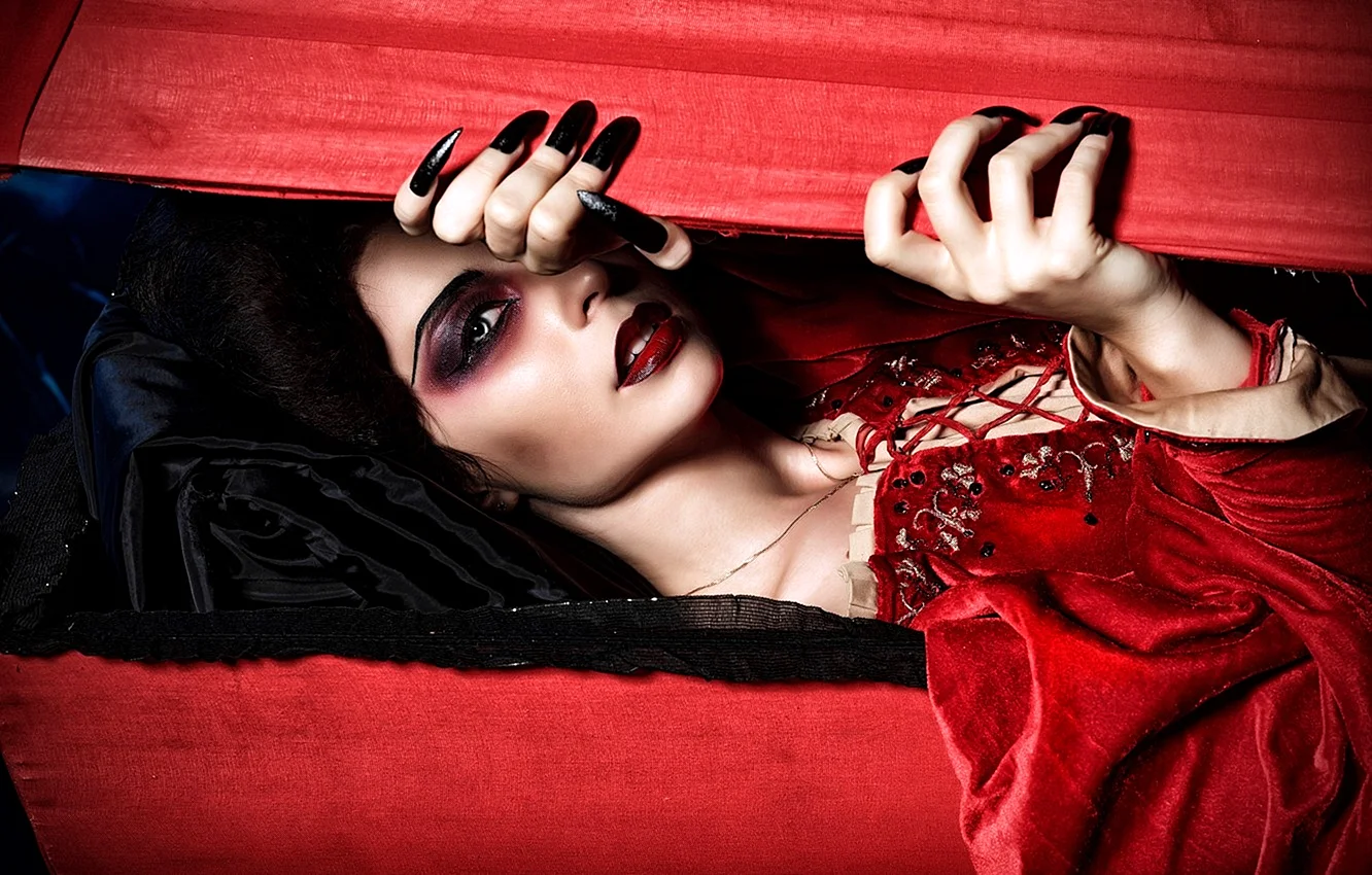 Черная графиня Лаура вампир